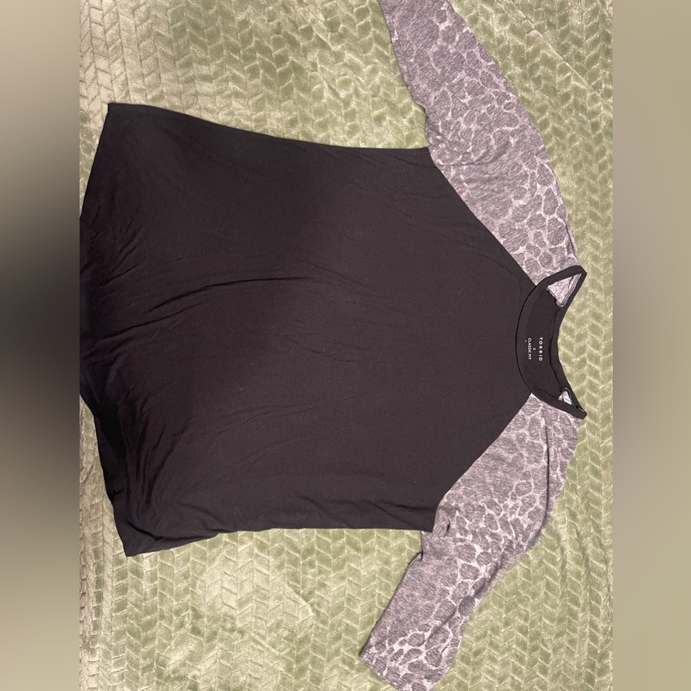 Torrid classic fit 3/4 sleeve tee with gray leopard print on sleeves. Size 2